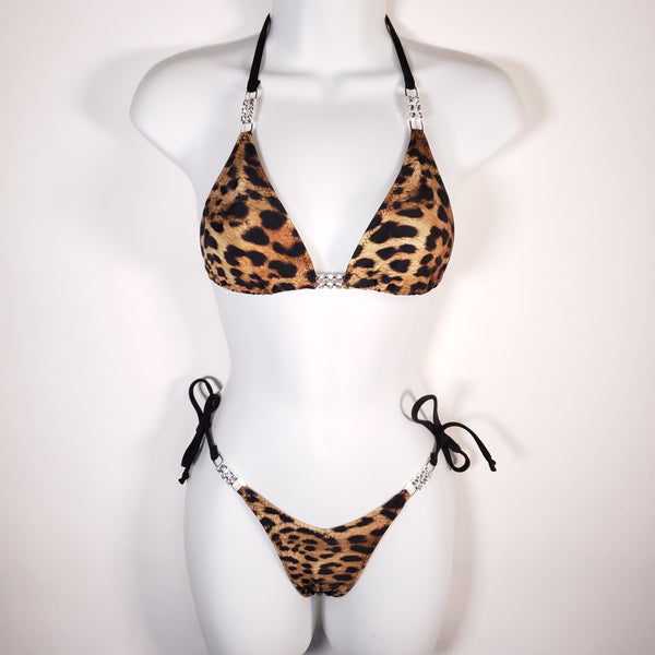 Wellness Classic Cheetah Posing suit